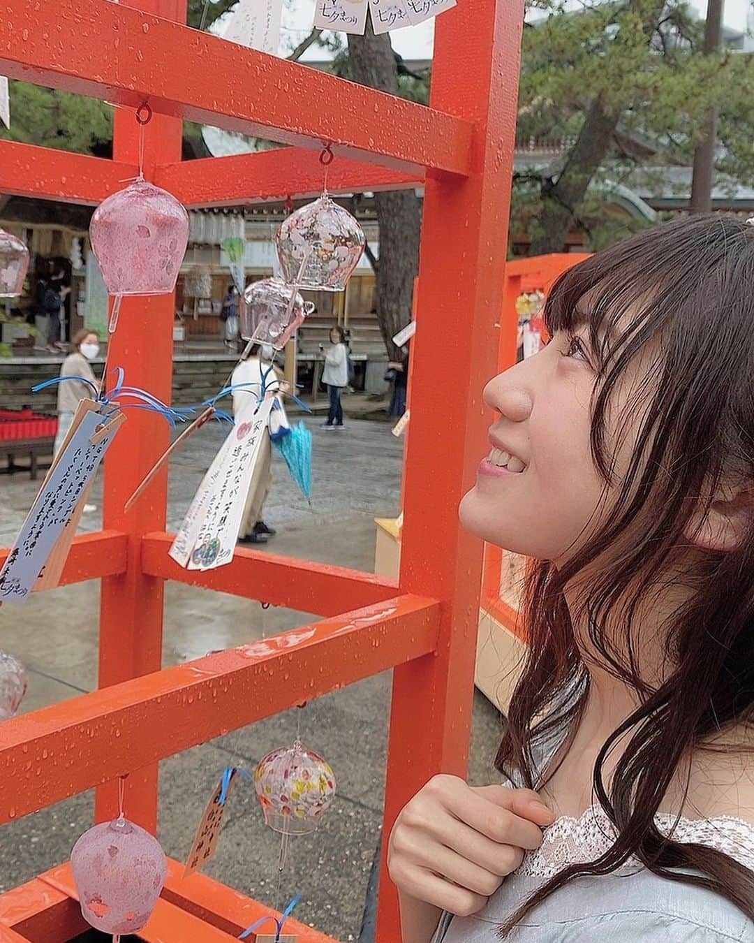 藤崎未夢さんのインスタグラム写真 - (藤崎未夢Instagram)「♡ 今日から白山神社で始まった七夕祭りに行きました！ . たくさんの風鈴は 見た目も音色もとっても素敵でした☺️🎐 「シャーベットピンク」がたくさんの方に愛されますように、と短冊に願いを込めて シャーベットピンク色の風鈴につけてみたよ🍧 . . この七夕祭りは7月19日まで行われていて、 午後6時30分〜午後9時まではライトアップもされるそうです🎋 . . #NGT48 #NGT48研究生 #藤崎未夢 #新潟 #白山神社 #七夕祭り #未夢ちゃんとデート」6月30日 20時22分 - miyu_miyu_ngt48