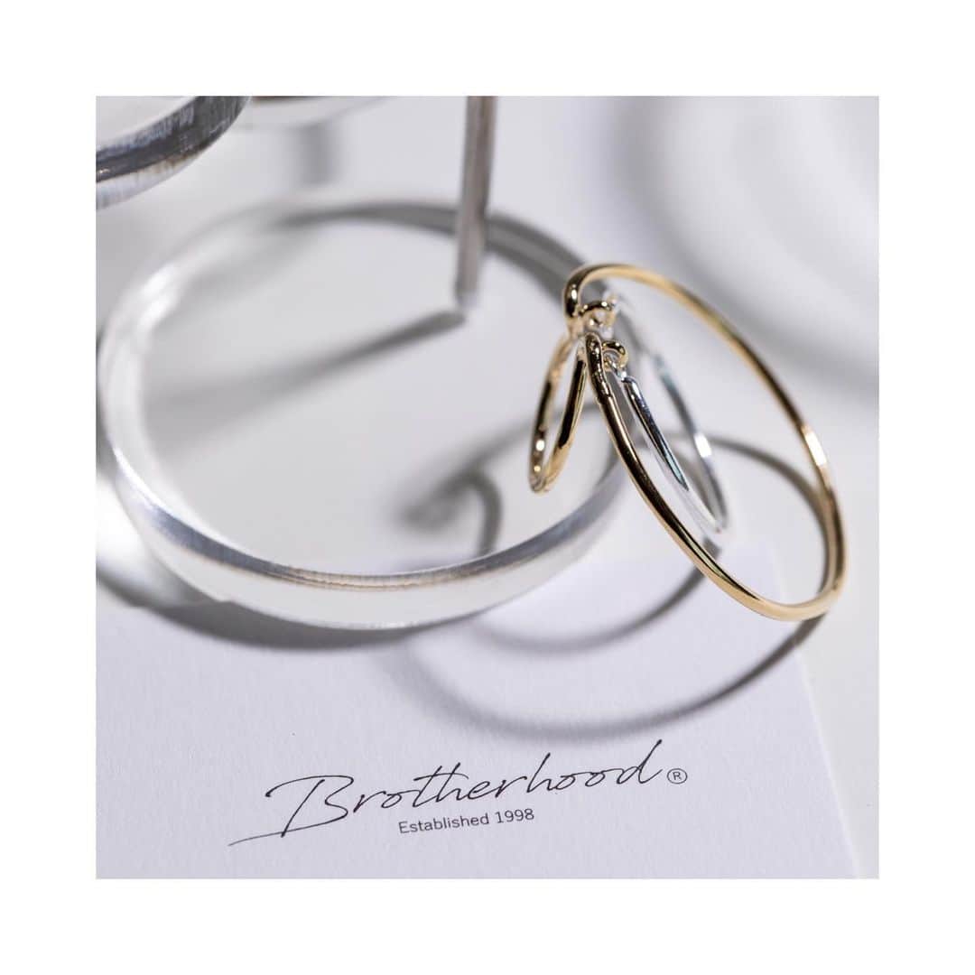 コレカウのインスタグラム：「ㅤㅤㅤㅤㅤㅤㅤㅤㅤㅤㅤㅤㅤ New Arrivals  コンビカラーがツボなイヤカフ✨ ㅤㅤㅤㅤㅤㅤㅤㅤㅤㅤㅤㅤㅤ ㅤㅤㅤㅤㅤㅤ BROTHERHOOD デザインフープ片耳イヤーカフ ¥1,650(in tax)  ㅤㅤㅤㅤㅤㅤㅤㅤㅤㅤㅤㅤㅤ ㅤㅤㅤㅤㅤㅤㅤㅤㅤㅤㅤㅤㅤ  ㅤㅤㅤㅤㅤㅤㅤㅤㅤㅤㅤㅤㅤ  #イヤーカフ #大振りアクセ #メタルアクセ #イヤリング #コンビカラー #earrings #アクセサリー #アクセサリーが主役#カジュアルファッション #ユニセックスアクセサリー #ユニセックス女子　#summerfashion #ladysfashion #perky_room #韓国ファッション #夏コーデ #シンプルコーデ #大人カジュアル #カジュアルコーデ #サマーコーデ #accessories #fashion #chao_app #zozotown」