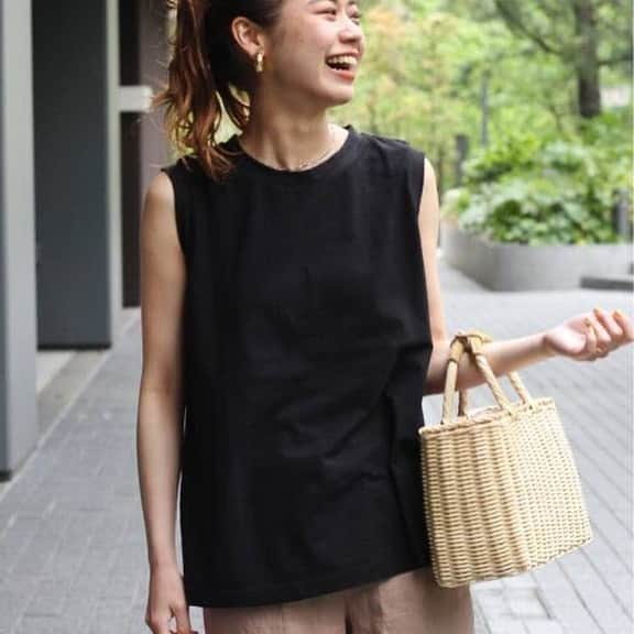 トライセクトさんのインスタグラム写真 - (トライセクトInstagram)「【 journalstandard relume】﻿ ﻿ ﻿ ﻿ 夏にあえて選びたいSUMMER BLACK✨﻿ ﻿ ﻿ たまには夏のカラーものからガラッと気分を変えてブラックスタイリングしてみませんか？﻿ ﻿ ﻿ ブラックアイテムは着痩せはもちろん、高見え効果も◎大人シックな雰囲気を演出してくれます！﻿ ﻿ ﻿ ﻿ ✔︎ コットンボイルクリンクルVネックフレアワンピース﻿ No. 20040462807110﻿ ※着用の黒、グリーンが新色となります﻿ ※COMING SOON﻿ ﻿ ✔︎ リネンスリットイージーパンツ﻿ No. 20030462528110﻿ ﻿ ✔︎ ウルティマハイツイストテンジクタンクトップ﻿ No. 20070462115020﻿ ﻿ ﻿ ﻿ ﻿ ﻿ ﻿ #レリューム﻿ #ベイクルーズ ﻿ #ブラックコーデ」6月30日 20時28分 - baycrews