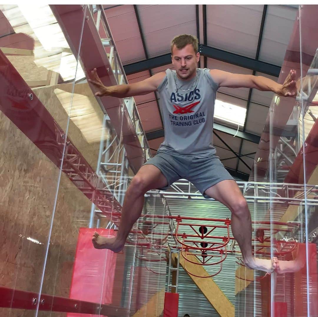 クリストフ・ルメートルのインスタグラム：「Ce matin, j’ai pu essayé quelques épreuves digne de @ninjawarrior à la salle de la Warrior Race à Saint Pierre d’Albigny. Selon vous, je les ai réussi? 😉  #ninjawarrior #asics」
