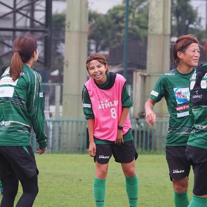 東京ヴェルディさんのインスタグラム写真 - (東京ヴェルディInstagram)「なでしこリーグ開幕に向けて、着々と準備をしています。﻿ いつも通りの笑顔でリラックスしているかと思いきや、真剣な表情でボールを追う女王たちのメリハリの良さには脱帽です👸⚽️﻿ ﻿ ﻿ 2020プレナスなでしこリーグ1部 第1節﻿ 🆚ノジマステラ神奈川相模原﻿ 🗓7月19日（日）﻿ 🕧18:00 キックオフ﻿ 🖥YouTube『なでしこリーグチャンネル』﻿ ﻿ ﻿ #長谷川唯﻿ #三浦成美﻿ #清水梨紗﻿ #阪口夢穂﻿ #植木理子 #小林里歌子 #土光真代 #beleza﻿ #ベレーザ #日テレベレーザ #日テレ東京ヴェルディベレーザ #東京 #tokyo﻿」6月30日 20時31分 - tokyo_verdy