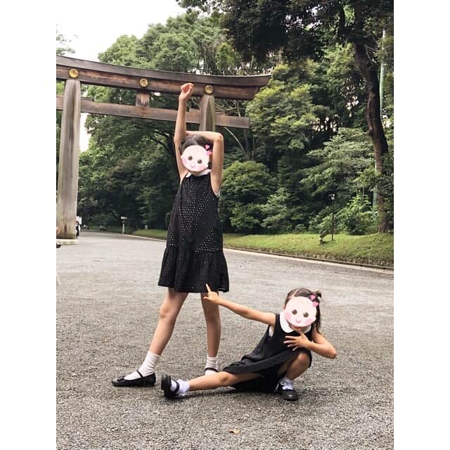 中澤聡太さんのインスタグラム写真 - (中澤聡太Instagram)「お宮参り🌳  この両腕で君を守り続けるよ。 めっちゃ細いけど…  #よろしくたのむわよ #って #敬礼してる #他2名」6月30日 20時42分 - sota_nakazawa