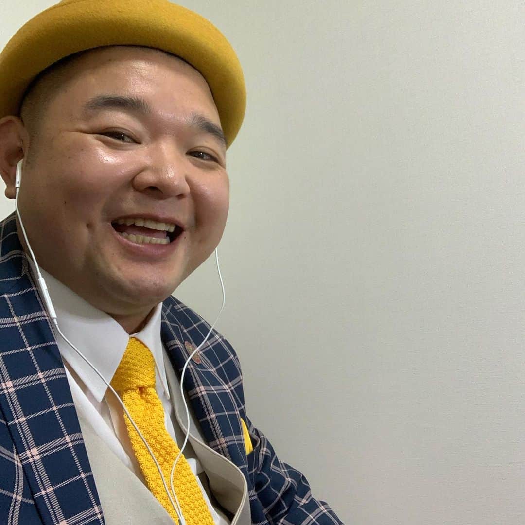 内山信二のインスタグラム：「これからバラダン🌹  観てね〜‼️  #バラいろダンディ  #内山信二」