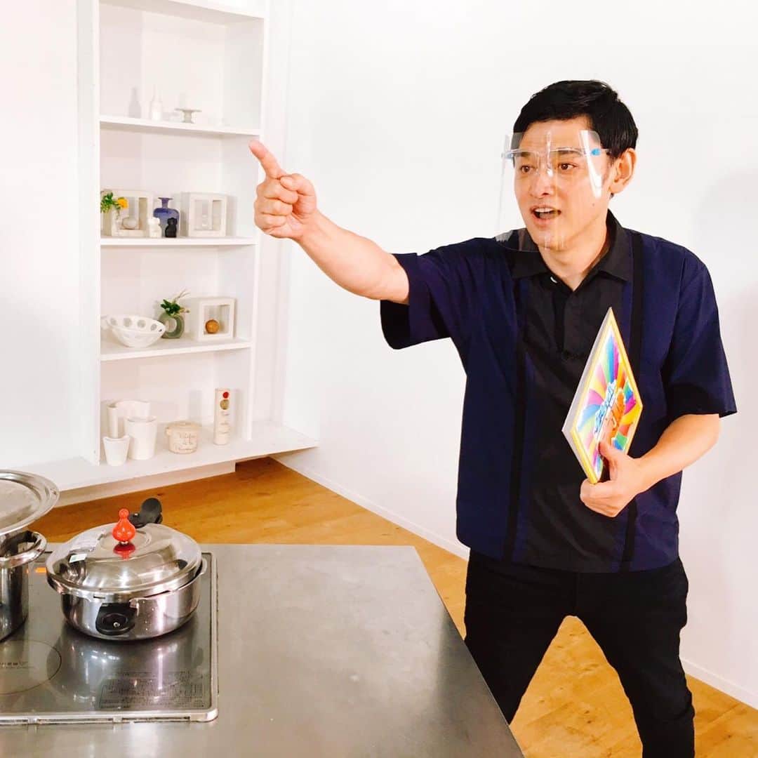 宮田麺児のインスタグラム：「ロケも新しい時代へ  #今ちゃんの実は#カレー#レトルトカレー#衝撃の結末」