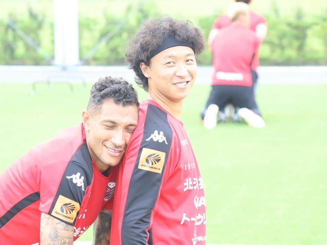 のインスタグラム：「千葉キャンプ楽しくやっています！ 週末にはやっと待ちに待ったJリーグ再開！ みんなで目標達成しましょう😃  てかなんでキーパーより後ろで笑ってんだ笑  #北海道コンサドーレ札幌 #千葉キャンプ #夢フィールド #Jリーグ #再開 #待ってるのは最高の週末だ #全感」