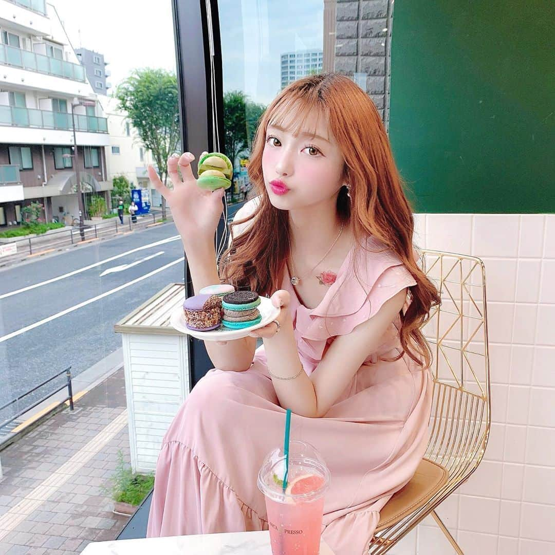 あやちゃんさんのインスタグラム写真 - (あやちゃんInstagram)「最近マカロン巡りしちゃいがち ☕️💗 窓側の席が良きだった🦋 混んでたけど遅めに行くと空いてくるかも😂😂 この日は @micoameriofficial のロングワンピ着たよ🌸 かわいいって褒められた😋 #新大久保カフェ #新大久保 #新大久保グルメ #新大久保スイーツ #新宿カフェ #shinobu  #macapresso #マカプレッソ  #トゥンカロン #トゥンカロン専門店 #マカロン #マカロン専門店 #マカロンアイス #カフェ巡り #マカロンカフェ #カフェスタグラム #おしゃカフェ #ミコアメリ #micoameri」6月30日 20時58分 - aya.you.love.r