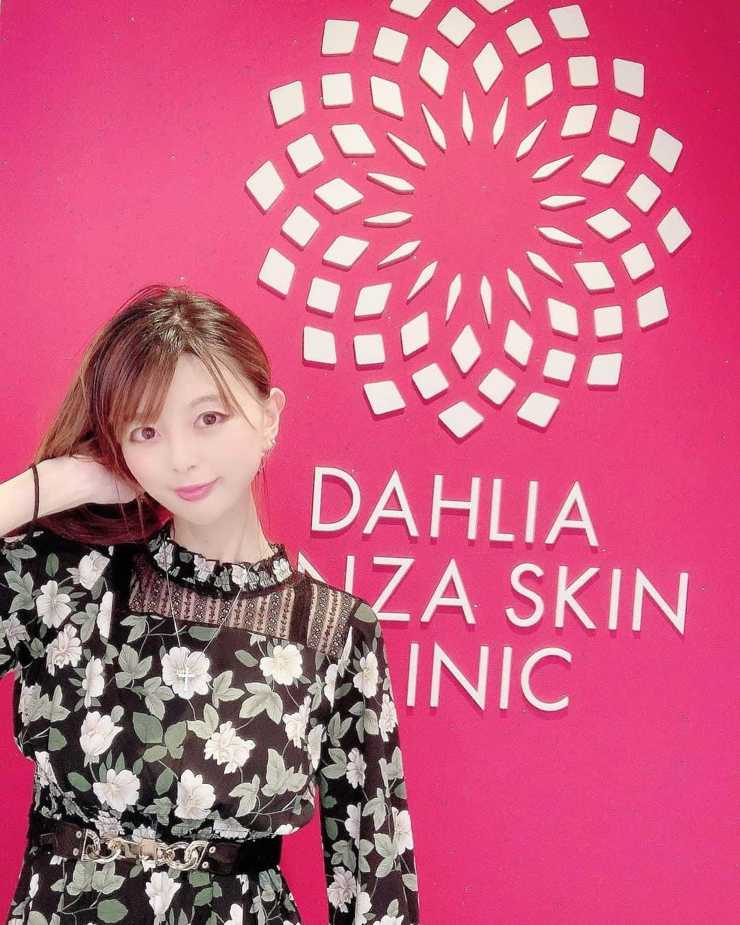 satomiさんのインスタグラム写真 - (satomiInstagram)「ダリア銀座スキンクリニック(@dahliagsc)💉 ・ 今日も憧れの明日香ままのクリニックで マッサージピール＋白玉点滴day♡  ・ 古い角質が取れて直後からお肌がトーンアップ💓デートや大事な日の前に特にオススメ🌟 ・ この点滴は女性はもちろん男性にも凄く人気なの♡疲労回復のために来てる人も多いぐらい！ * * *  #ダリア銀座スキンクリニック  #明日香ママ  #美容皮膚科  #美容  #スキンケア  #美容点滴 #美容オタク  #美容女子  #美活 #ツヤ肌  #さとみの美容記録 #マッサージピール #白玉点滴 #コロナ対策 #免疫力アップ @dahliagsc」6月30日 20時59分 - saatoomii47