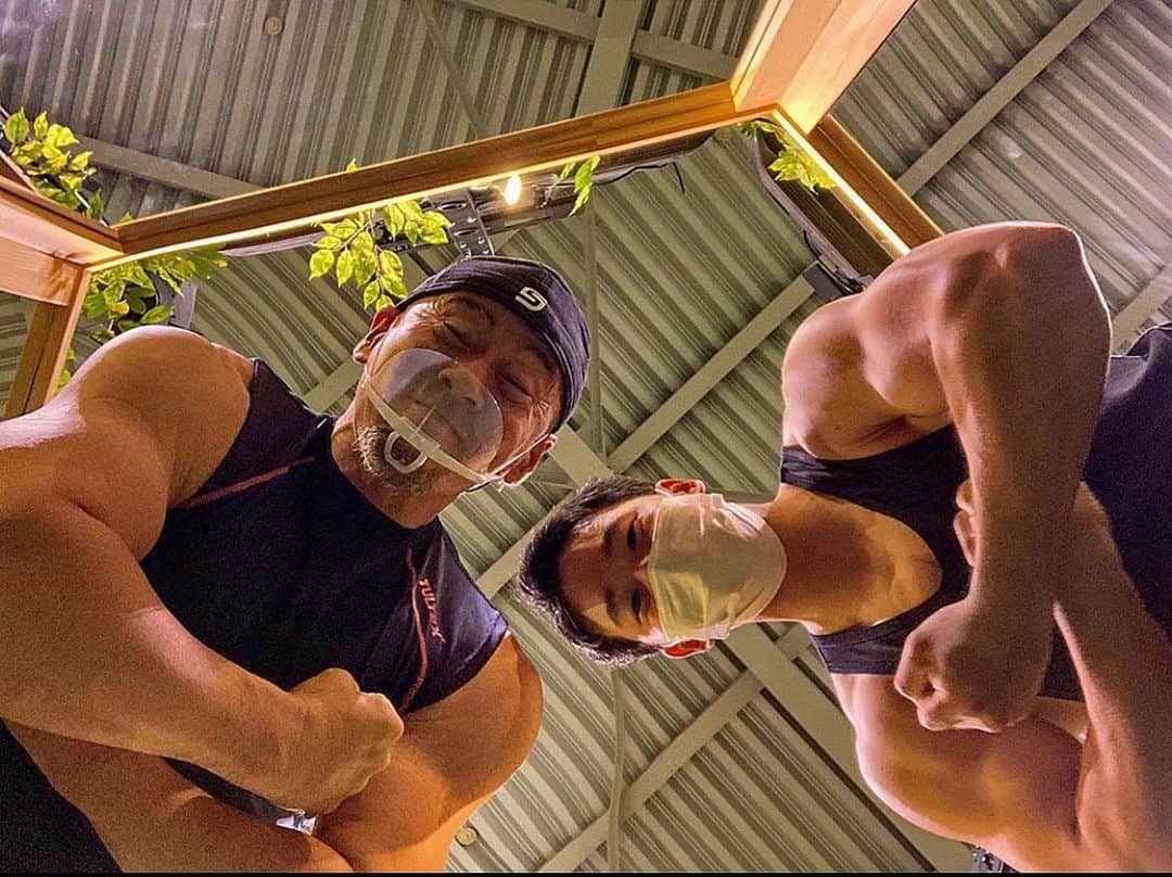Sho Fitnessのインスタグラム：「夏だから髪めっちゃ短くしたら身体大っきく見えるようになったよ 減量ももうそろそろおわって来年に向けてバルクだでい🍚 #ボディビル #クラシックフィジーク #フィジーク #筋トレ」