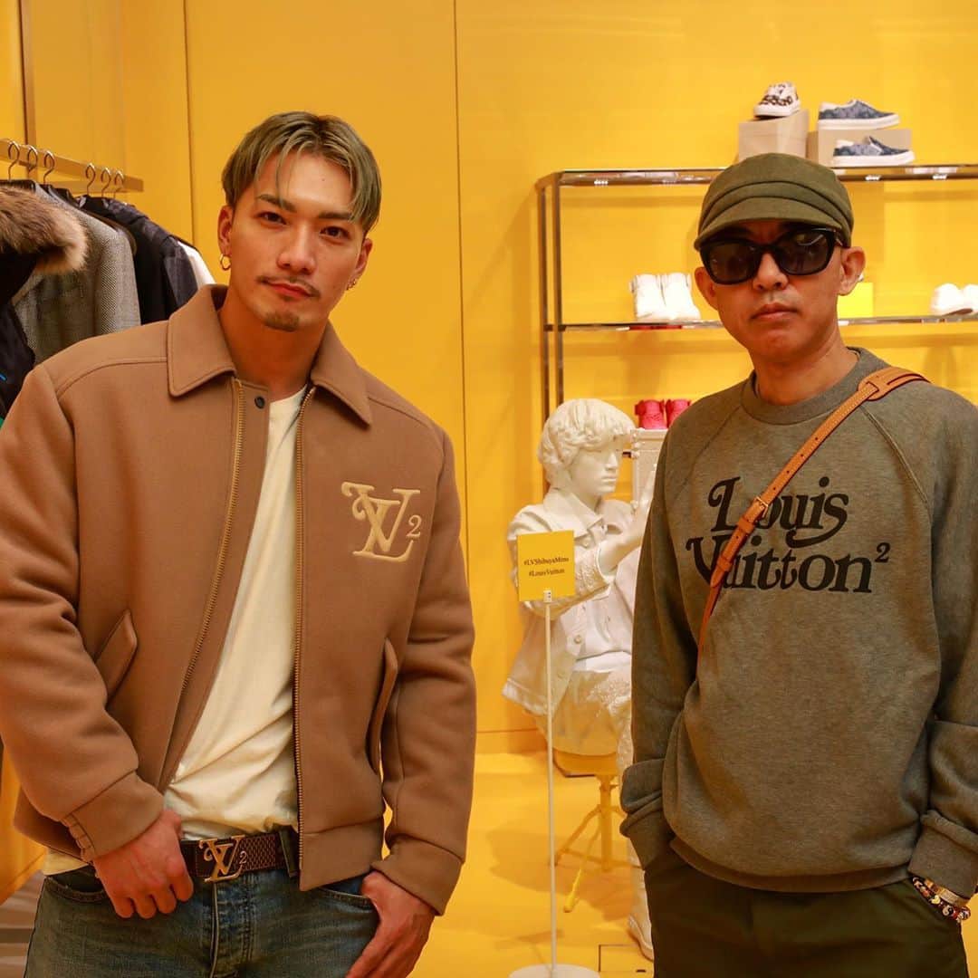 のインスタグラム：「@louisvuitton #LVshibuyamens OPEN前にお邪魔しました‼️✨LV MENSのみのお店が東京渋谷に🔥 @virgilabloh x @nigo さんのLV2をようやく生で拝めた😍✨ 自粛明け「お久しぶり」な時間は幸せでした🙏✨」