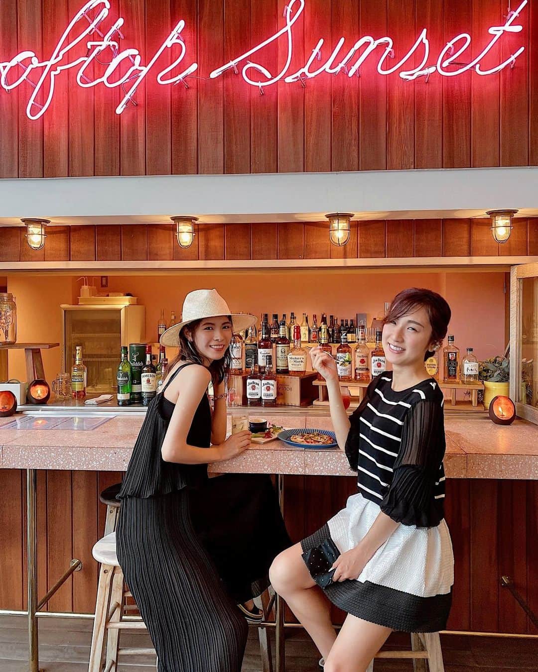 Yuika Matsuさんのインスタグラム写真 - (Yuika MatsuInstagram)「. . 今年も @kitano_club_annex の #ビアガーデン にきたよーーっ🍻♡ . . . 今回は【ハイボールビアテラス】 ウィスキー20種類が飲み放題なのですよっ！！ . →凄すぎる🤣w . もちろん、ウィスキー以外にも 100種類以上の飲み放題メニューが楽しめちゃいます♡ . . FOOD MENUは 地元食材を存分に使ったシェフ自慢のイタリア料理🇮🇹 . . お料理 ・夏野菜の盛り合わせ スパイスソース ・小海老と夏野菜のセヴィーチェ ・生ハムと季節のフルーツ ・神戸ポークの自家製ソーセージとジャガイモのオーブン焼き ・ピザカプリチョーザ(本日のピザ) ・ミラノ風カツレツ ケッカソース グリーンサラダ添え ・本日のミニデザート(+¥300) . . 毎回、 @kitano_club_annex さんに お邪魔した時に思うのが お料理がホントに美味しいの🙊❤️ 今回も大満足でした🤤 . . . 雨対策もしっかりされているから 雨の日でも楽しめるよー！ 実際に私が行った日も豪雨でしたから☔️笑 (今日なんだけどねw) だけど問題なく過ごせました✌︎ . . @skclamy いつも一緒に来てくれて ありがとう😍 はやく会いたかったよ♡ . . . 16:00~オープンしてるので 明るい内から行けちゃう✨ 夕陽もすごく綺麗だし、日が落ちると 神戸の街並みを楽しみながら お酒も進んじゃいました🥃❤︎ . . . . ※お席は2時間制 ※完全予約なので、3日前には予約して下さいね . . . おひとり様 ¥5,500 《HAPPY HOUR TIME🌇：18:00までの ご利用の場合はおひとりさま ¥5,500 → ¥4,000》 お子様プレート ¥1,500 . 16:00〜22:00(LO.20:00) . . . . . . . #kobe #kitanoclub  #北野クラブANNEX#hkcwedding #キタノクラブ#ハイボールビアガーデン #ハイボールビアテラス#happyhourtime #beergarden#whiskey  #ホテル北野クラブ#神戸#kobe  #神戸カフェ #北野クラブ#女子会#北野クラブANNEX」6月30日 21時14分 - yuika00802