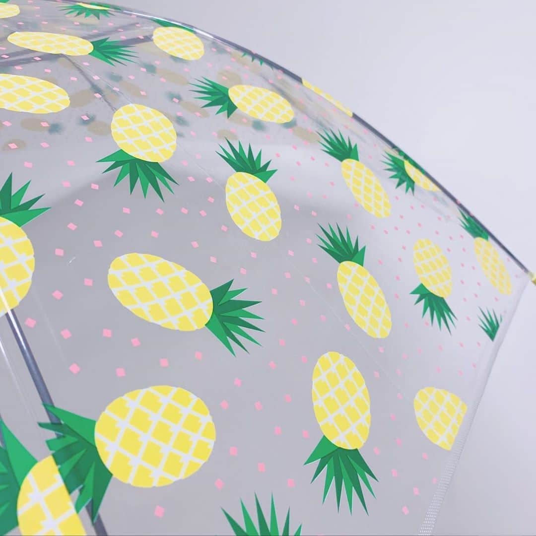 栗田萌のインスタグラム：「パイナップル🍍🍍 雨の日に、ちょっぴりテンション上げるための傘〜(*´∀｀*)💕⛱☔️🏖🏝」