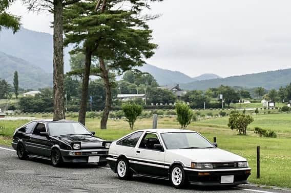 大池水杜のインスタグラム：「Day off #AE86 Drive with @oza110  BMXの大先輩でもあり同じハチロク乗りのおざさんと岡山県内巡りツアーしてきました👍🏻 まだまだ知らない岡山がいっぱいです😁 チャリ乗らない日だから @bigjohnjeans のオーバーオール着て行ったけど馬に乗ったり自然に戯れたり…オーバーオール着て行って大正解でした🙌🏼 @visavis_jp #タウン情報おかやま #ライト電業 #bigjohn #bluesakura #slopeshot #bmx #bmxgirl #bmxfreestyle #bmxwomen #dayoff #ハチロク #sprintertrueno #ae86trueno #ae86levin #カーファクトリー亜衣 #車好き女子 #車好きな人と繋がりたい  #initiald #蒜山 #岡山 #羽山渓 #クライミング #toyota86」