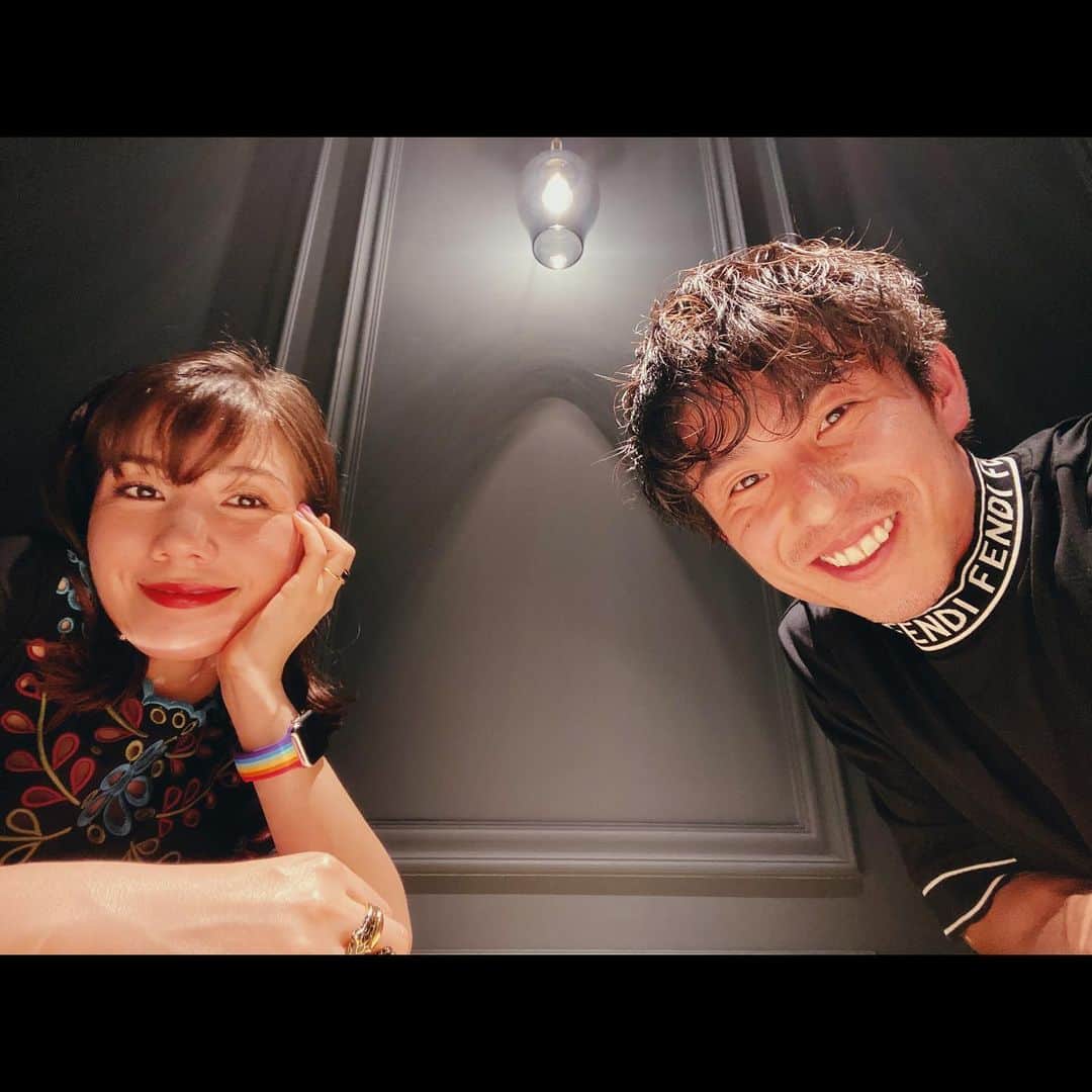 仲里依紗のインスタグラム：「キツネさん🦊 32歳のお誕生日おめでとう🎈🎂🎉 いつも家族や周りのみんなを明るくしてくれてありがとう🥰 . 私達バチバチに喧嘩するけど なぜだか普通に仲良くなってしまう🦊🧐❗️笑 なんでだろ〜ね🤣謎 . そんな他愛もない日常に感謝してこれからも家族3人楽しく過ごしましょ👨‍👩‍👦 . 身体に気をつけて🙏🏻健康第一で🦊  おめでとう☺️ @akiyoshi0630nakao」