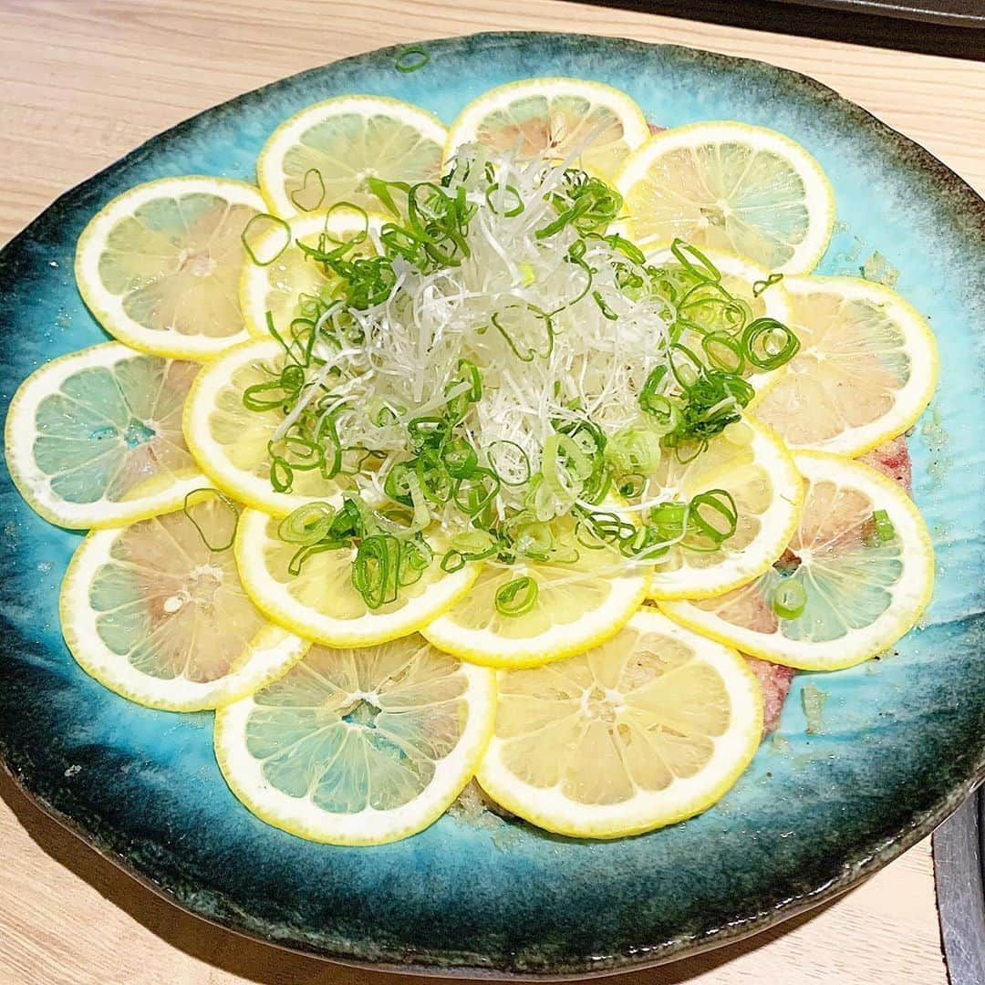 吉川ちえさんのインスタグラム写真 - (吉川ちえInstagram)「🍋🍋🍋🍋🍋🍋🍋 . 大好きな番軟侍( @bananji_ )の レモンたん食べに行きました🙈❤️ めっちゃ美味しいんだよね☺️💕 いっぱい食べて幸せ🐷🐷 . #番軟侍 #久我山 #焼き肉 #久我山グルメ #焼肉 #レモンたん #レモンタン #グルメ」6月30日 21時38分 - yoshikawachie_16