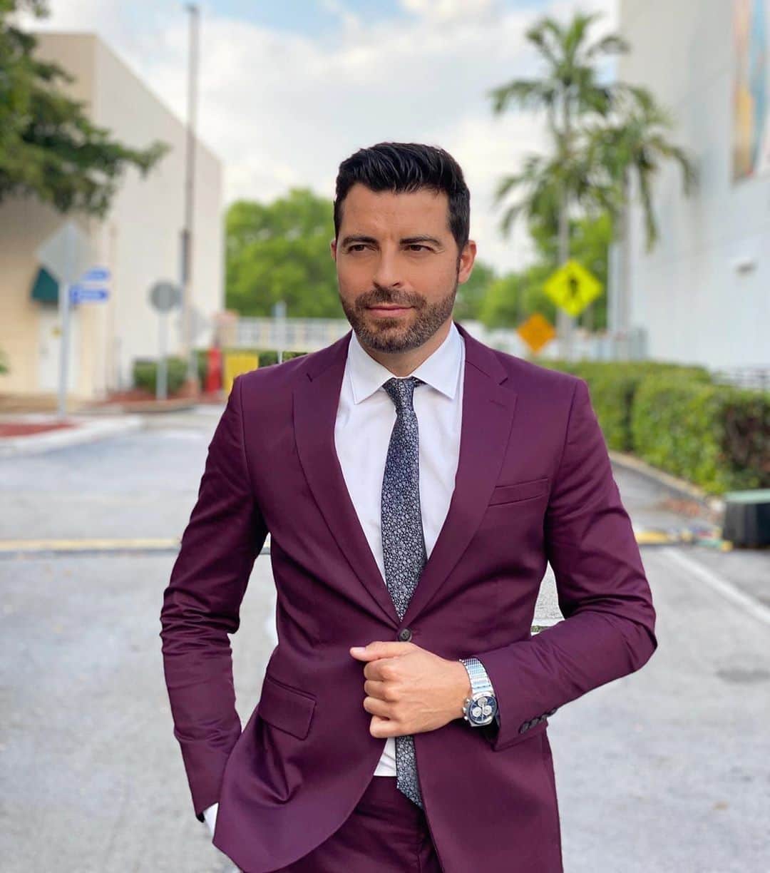 ペリーエリスのインスタグラム：「We've got a swagger in our step again @antoniosantanatv ntoniosantanatv looking sharp in the Satin Two Piece Suit. #lifereadysince1976」