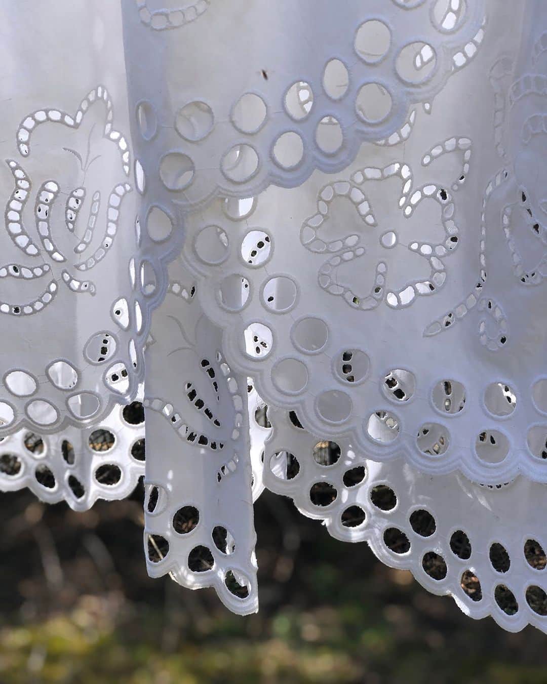 レベッカテイラーのインスタグラム：「A delicate touch of eyelet embroidery.」