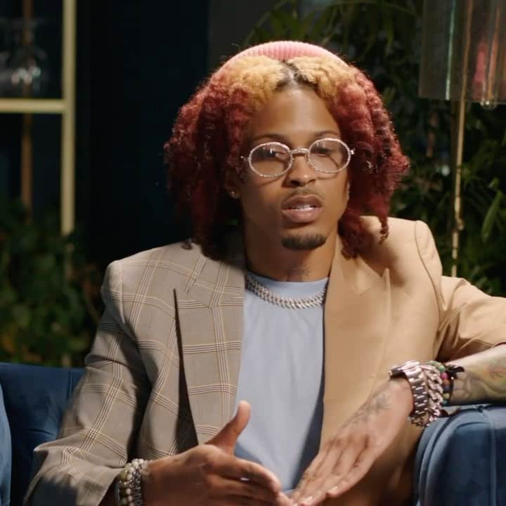 August Alsinaのインスタグラム：「This past Saturday I had the chance to sit with the wonderful @angelayee and discuss everything... the album, the doc, life, love, hardship... everything! The conversation is up on my youtube now. Link in the bio. #stateofEMERGEncy #TheProduct3」