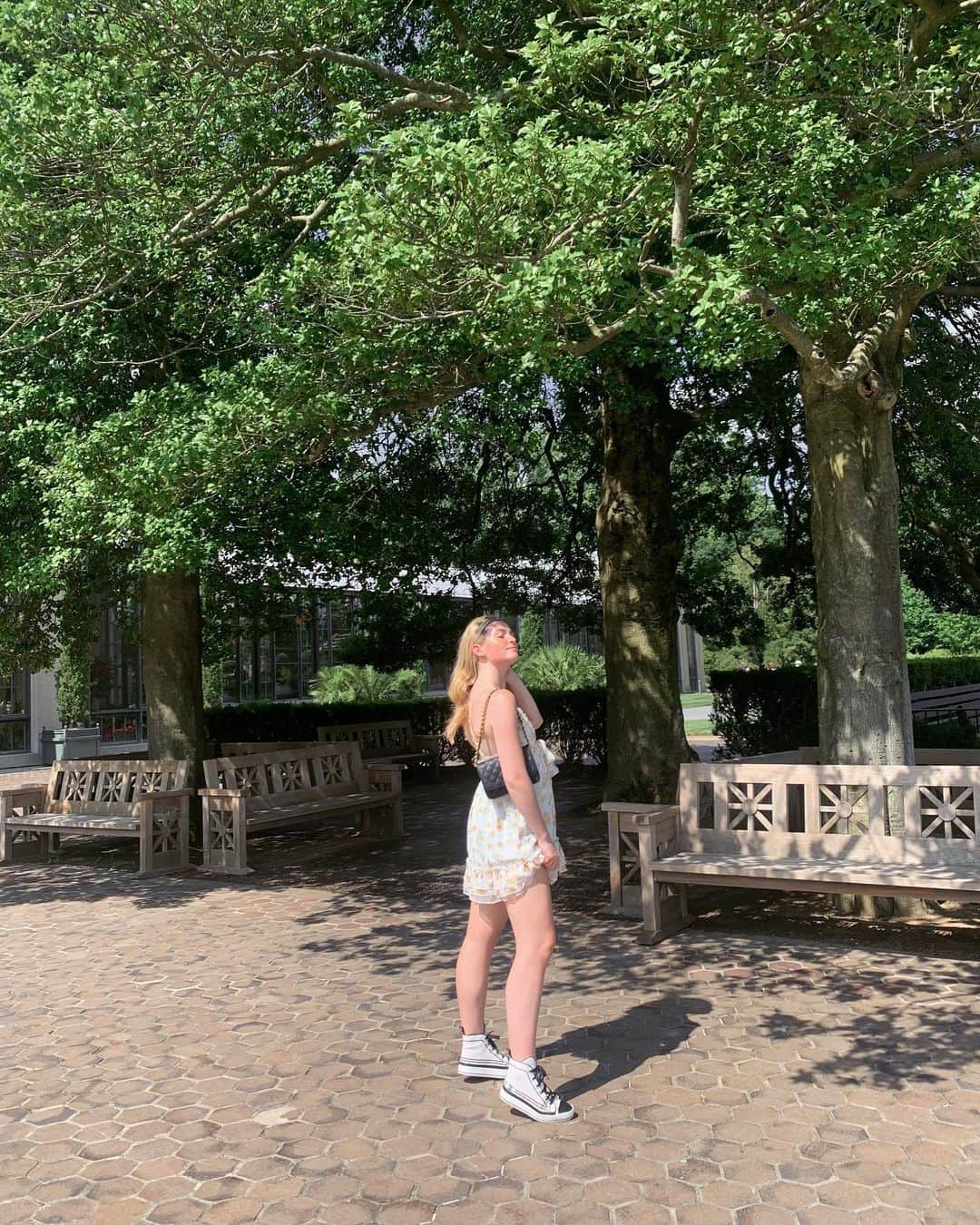 Kelsey Simoneのインスタグラム：「Short story: twirling! Enjoy your life my little ladies x   #revolveme」