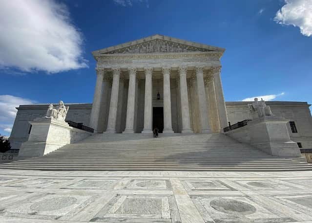 のインスタグラム：「'Attacking the Very Foundations' of Church-State Separation, SCOTUS Delivers 'Seismic Shock' Ruling on Religious Schools "Today's ruling is perverse," Justice Sonia Sotomayor wrote in her dissent. (byAndrea Germanos) The U.S. Supreme Court on Tuesday delivered a ruling civil liberties advocates warned could make taxpayers "underwrite religious education"—opening a massive crack in the bedrock principle of church and state separation.  The decision in the case, Espinoza v. Montana Department of Revenue, was 5-4, with the court's conservatives in the majority.  As NBC News put it, the ruling "further lowered the wall of separation between church and state and will likely affect laws or constitutional provisions in more than two-thirds of the nation that bar public funding for churches and religious schools."  CNBC laid out the background:  The case concerned a scholarship program enacted in Montana in 2015, which provided individuals and businesses with up to $150 in tax credits to match donations to private, nonprofit scholarship organizations.  Shortly after the program was enacted, the Montana Department of Revenue put in place a rule that barred scholarship recipients from using funds from the program to pay for religious schools.  Three mothers who sent their children to a Christian school and relied upon the funds sued. The state Supreme Court struck down the program, prompting the high court challenge.  "A State need not subsidize private education. But once a State decides to do so, it cannot disqualify some private schools solely because they are religious," Chief Justice John Roberts wrote for the majority.  Justice Stephen Breyer wrote in a dissent, in which Justice Elena Kagan joined, "The majority's approach and its conclusion in this case, I fear, risk the kind of entanglement and conflict that the Religion Clauses are intended to prevent."」