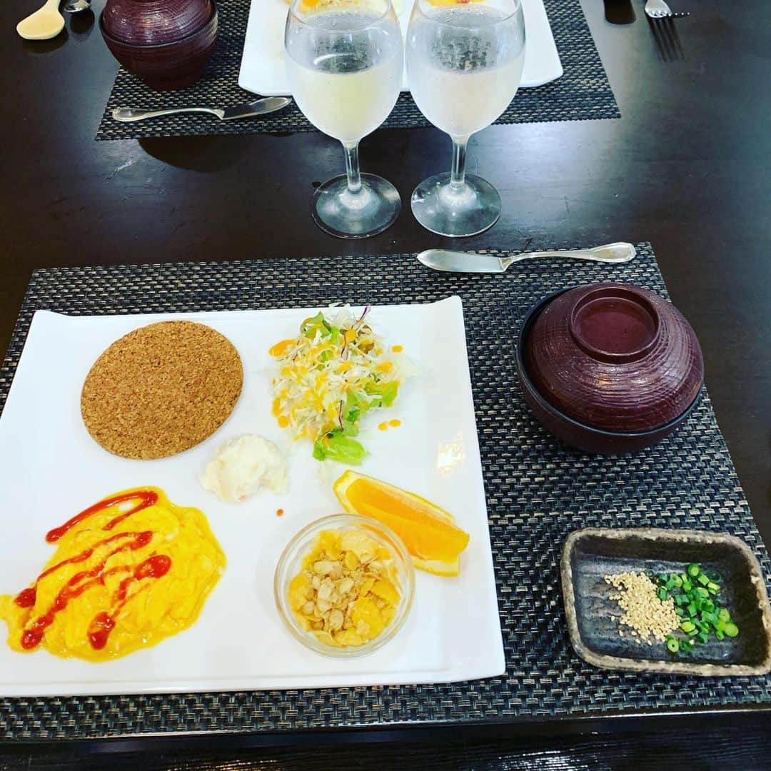 金村義明さんのインスタグラム写真 - (金村義明Instagram)「朝食！焼き立てパン！焼きおにぎりに出汁！ちょうどええー」7月1日 8時14分 - yoshiaki_kanemura