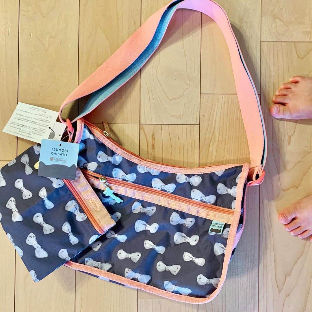 ochikeronさんのインスタグラム写真 - (ochikeronInstagram)「I bought another lesportsac bag on sale because it was too Kawaii 🤩Some designs are for young people 🎀」7月1日 8時26分 - ochikeron