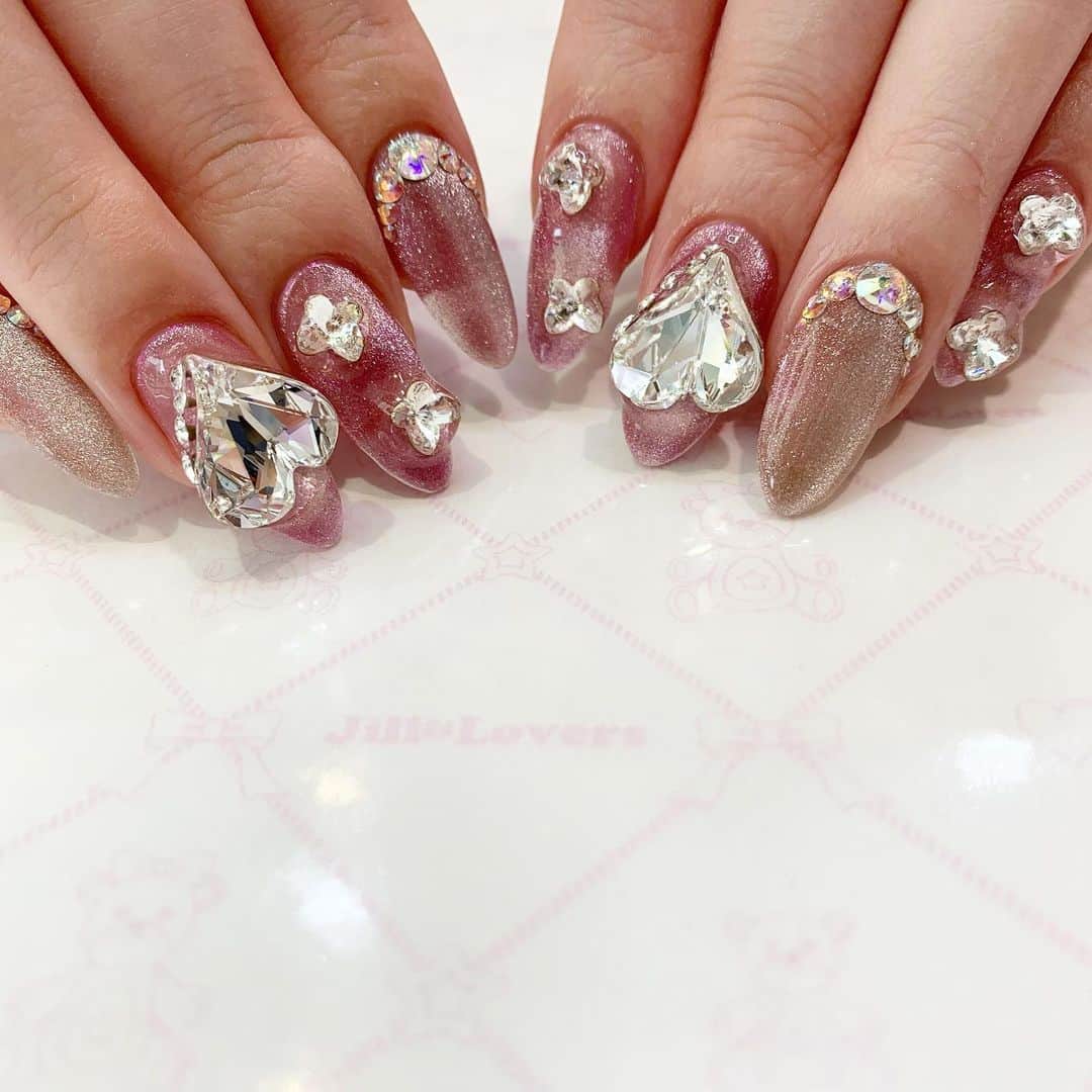 Jill&Loversのインスタグラム：「🦋  #jillandlovers #nail #nailart #paragel #gelneil#gel #ネイル #ネイルアート #me #look #love #かわいい」