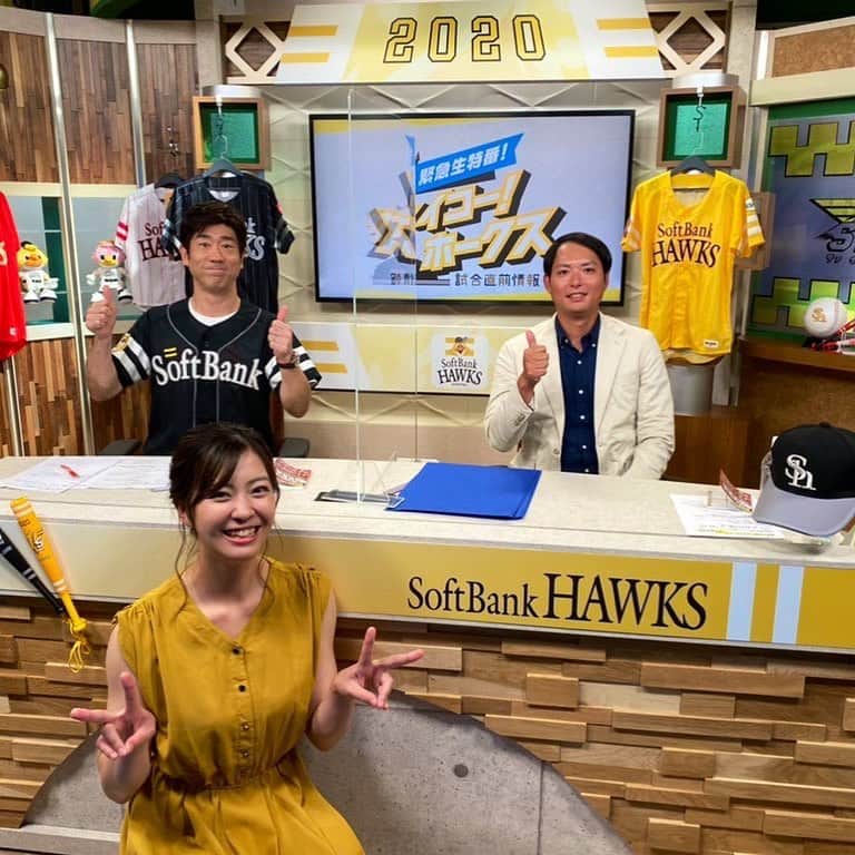 上杉あずさのインスタグラム：「. GAORA SPORTSでファイターズVSホークスの副音声を #攝津正 さん、 #原口あきまさ さんとともにさせて頂きました⚾️ 試合は引き分けでしたが、原口さんのトーク＆モノマネ、攝津さんの解説という豪華な幸せな空間で、私の心は嬉しさとワクワクと恐縮さに溢れていました🥺 試合に勝てなかったのは悔しいけど、野球に食い込めば食い込むほど、いろんなことに気付けたり、教えてもらって見えてきたり…どんどん好きになります。まだまだ奥深い野球を、これからもどんどんのめり込んでいきたいです！！おばあちゃんになっても野球を楽しみまくりたいです💓💓楽しかったぁ〜！ありがとうございました🙇‍♂️ #gaora #sports #tv #baseball #channel #sbhawks #fighters #game #mbs #jcom #副音声 #野球中継 #プロ野球 #福岡ソフトバンクホークス #北海道日本ハムファイターズ #ジェイコム #ありがとうございました」