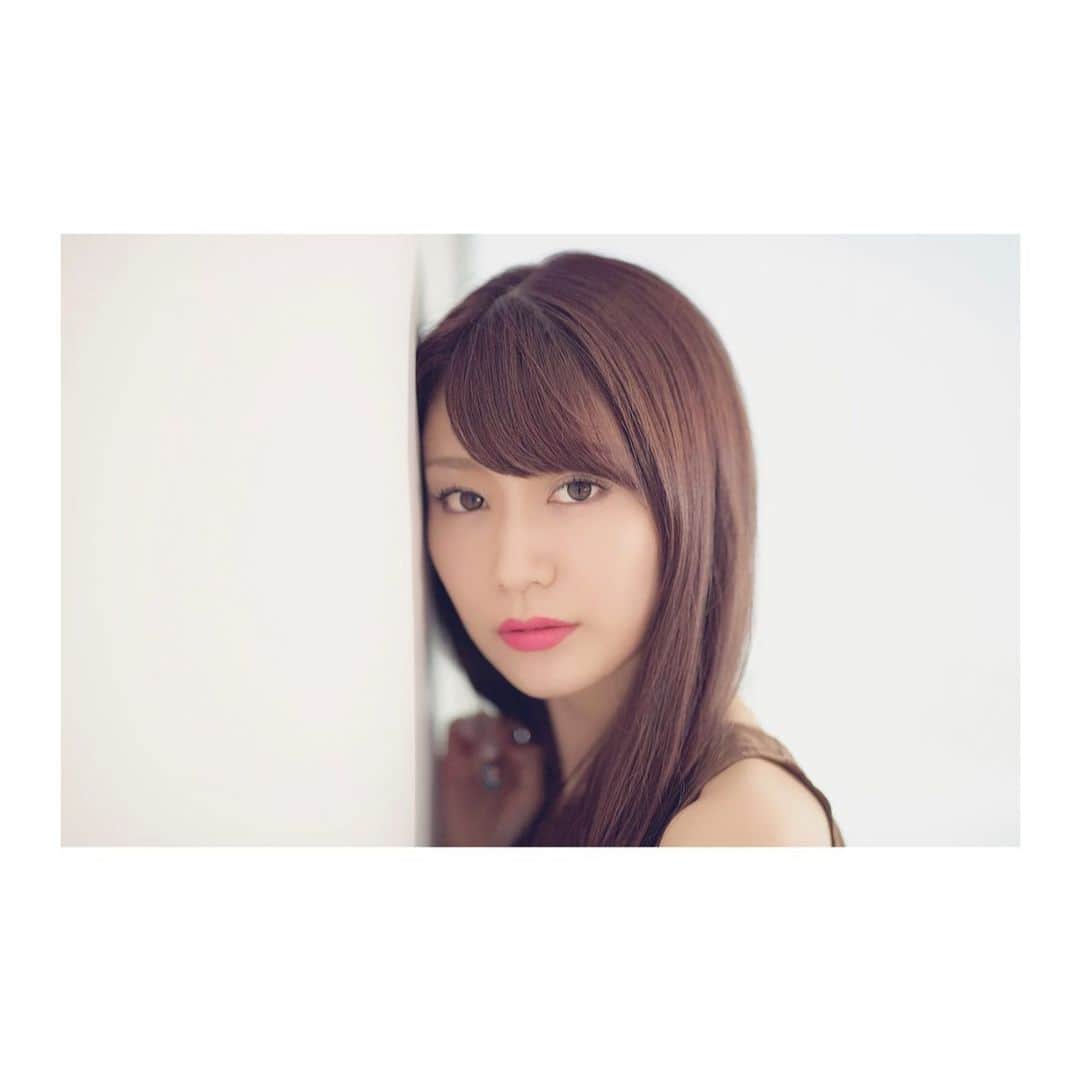 愛聖りさのインスタグラム：「. 2020年も折り返し地点ですね😳 まだまだ不安な世の中ですが 明日からも頑張りましょう❤️ . #model #portrait #photo #모델 #포토레이트 #사진 #モデル #撮影会モデル #ポートレート #🥀」