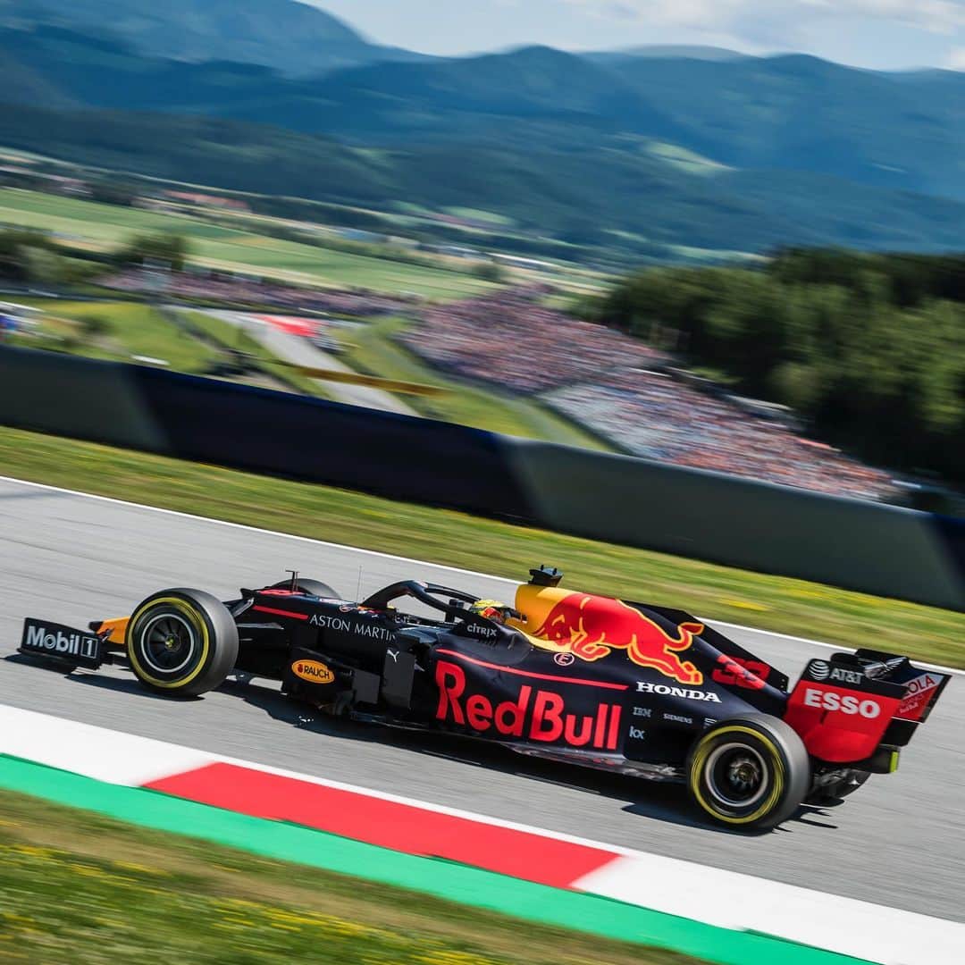 レッドブルのインスタグラム：「RACING FANS ASSEMBLE 🔊  we are *stoked* to be hosting the kick-off for the 2020 F1 season with two 🔙 to 🔙 races starting this weekend 🙌 (yep, that’s right…THIS WEEKEND)  . @redbullracing @alphataurif1 #weraceasone #redbull #givesyouwings #f1」