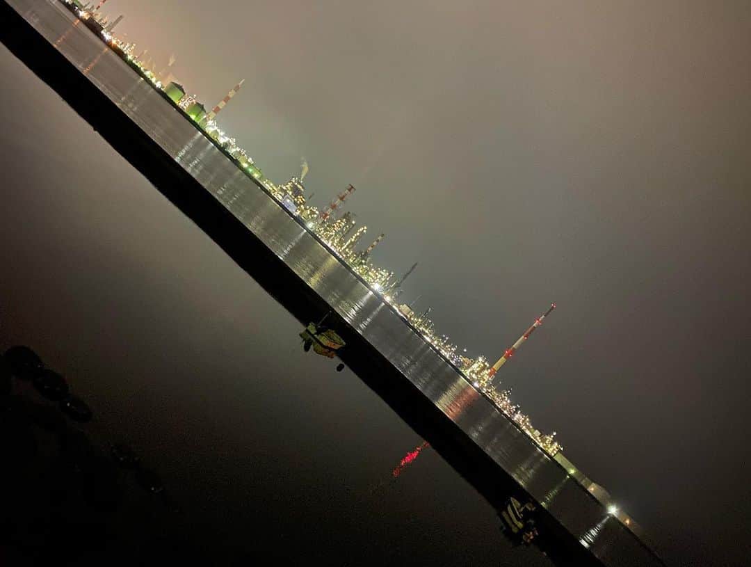 藤村晃輝さんのインスタグラム写真 - (藤村晃輝Instagram)「大在ディズニー  仰向けになっているミッキーに見えることから（※諸説あります） #工業地帯 #夜景」6月30日 23時50分 - fujimura_koki_tos
