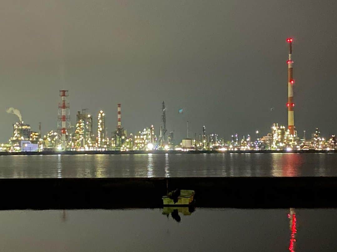 藤村晃輝さんのインスタグラム写真 - (藤村晃輝Instagram)「大在ディズニー  仰向けになっているミッキーに見えることから（※諸説あります） #工業地帯 #夜景」6月30日 23時50分 - fujimura_koki_tos