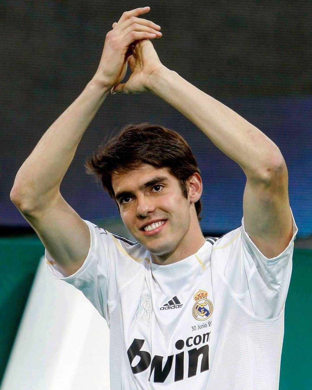 LFPさんのインスタグラム写真 - (LFPInstagram)「🇧🇷🔙 #OnThisDay 1️⃣1️⃣ years ago, @kaka was presented as @realmadrid's new player. • 🇧🇷🔙 #TalDíaComoHoy, hace 1️⃣1️⃣ años, #Kaká era presentado como nuevo jugador del #RealMadrid. • #LaLiga #LaLigaSantander #Football」6月30日 23時46分 - laliga