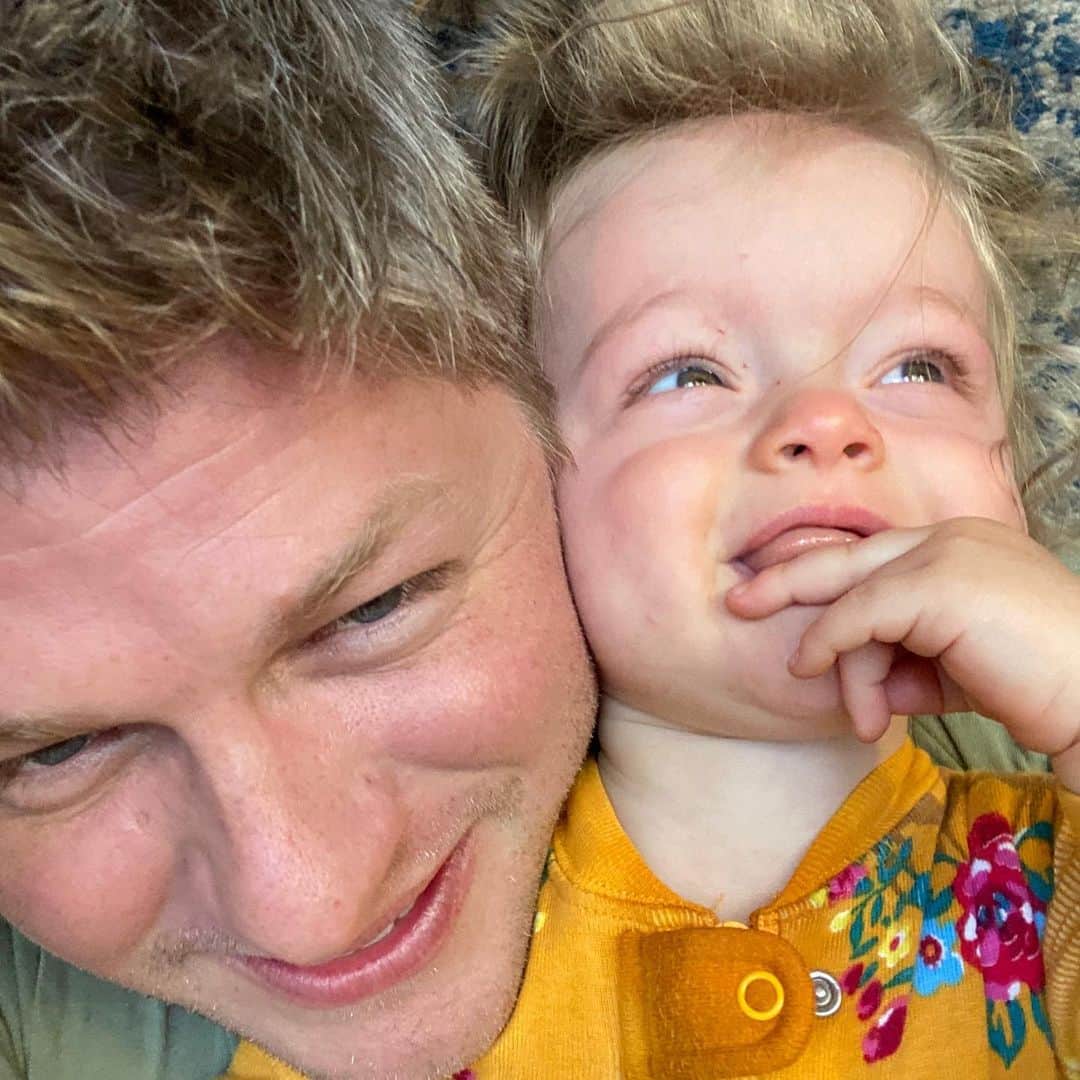 マイケル・グラント・テリーのインスタグラム：「Morning snuggles.」