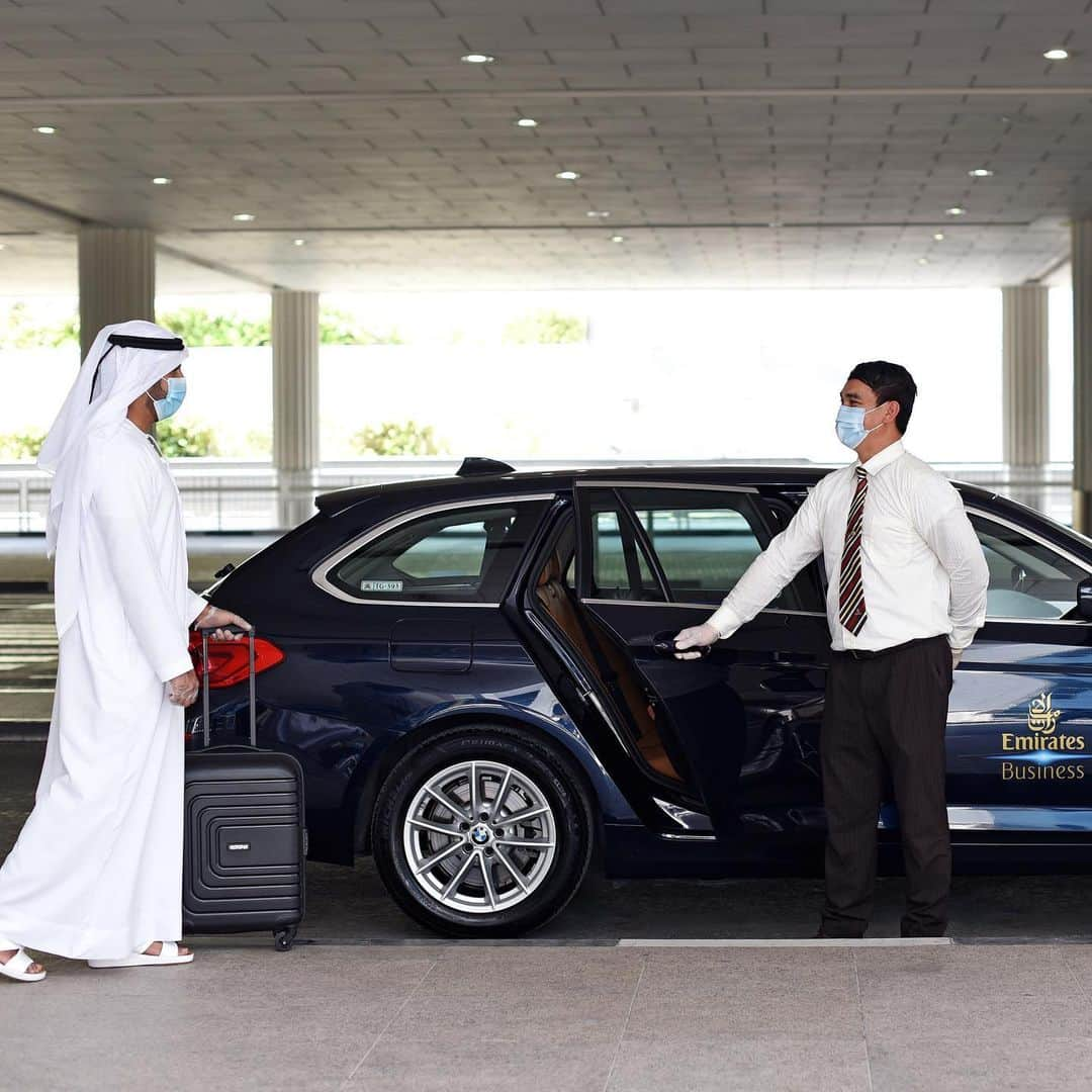 エミレーツ航空さんのインスタグラム写真 - (エミレーツ航空Instagram)「Our premium customers can once again enjoy our airport lounge at @DXB and our signature Chauffeur Drive service from 1 July, with the restart of these services following a full health and safety review. We have implemented a comprehensive set of measures at every step of the customer journey to ensure the safety of our customers and employees, including measures such as biometric gates at lounges, enhanced disinfecting and cleaning, hygienically sealed meal boxes and social distancing.  #FlySaferWithEmirates」6月30日 23時59分 - emirates