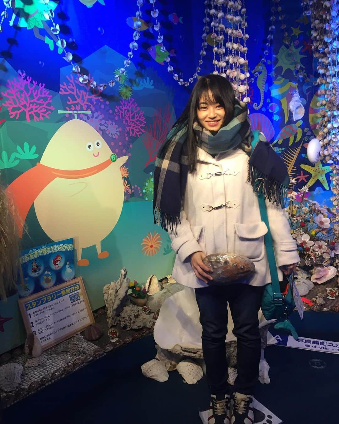 トロたんさんのインスタグラム写真 - (トロたんInstagram)「トロたんと旅するIN愛知 【4枚目トライポフォビアの方はちょっとだけ閲覧注意⚠】 国の天然記念物 愛知竹島！※愛知県蒲郡市の三河湾に浮かぶ小島の無人島 パワースポット八百富神社風がめちゃくちゃ強かった…！ そして激推しきておきたい 竹島ファンタジー館！※一般受けは悪いみたいですが個人的にゾクゾクして凄い好きな空間でした。 5500万個の貝殻がここに来ればみれますあっちもこっちも貝殻です。 とにかく貝殻！ワシントン条約で今は手に入らない貝殻がゴロゴロあって感激しました🤣 無理な人多そうだからのせれませんが フジツボとかのプツプツとかゾワゾワして好きだって気づいちゃったよね🥺 #トロたんと旅する #八百富神社  #愛知 #愛知県 #蒲郡 #竹島 #竹島ファンタジー館 #貝殻 #貝 #観光地 #トライポフォビア #museum  #旅スタグラム #旅行 #旅行好き女子 #観光 #たびすたぐらむ #tbt #Japanese #japanesegirl  #selfie #Japan #Japantrip #Japantravel #animal #女子旅  #旅 #trip #travel #photo」7月1日 0時07分 - torotan_tan
