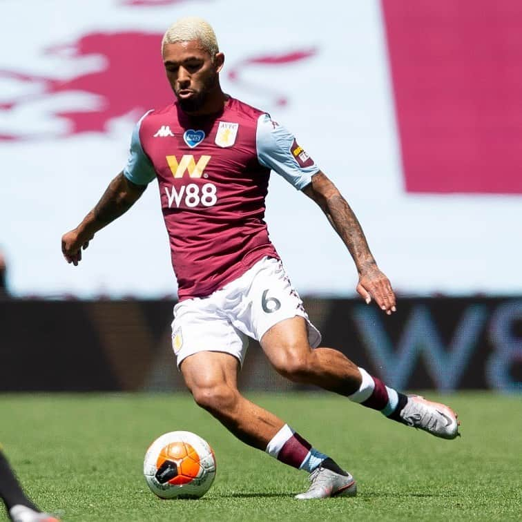 アストン・ヴィラFCさんのインスタグラム写真 - (アストン・ヴィラFCInstagram)「@DG_Douglas12 is getting better with each game. 🇧🇷 #AVFC」7月1日 0時04分 - avfcofficial