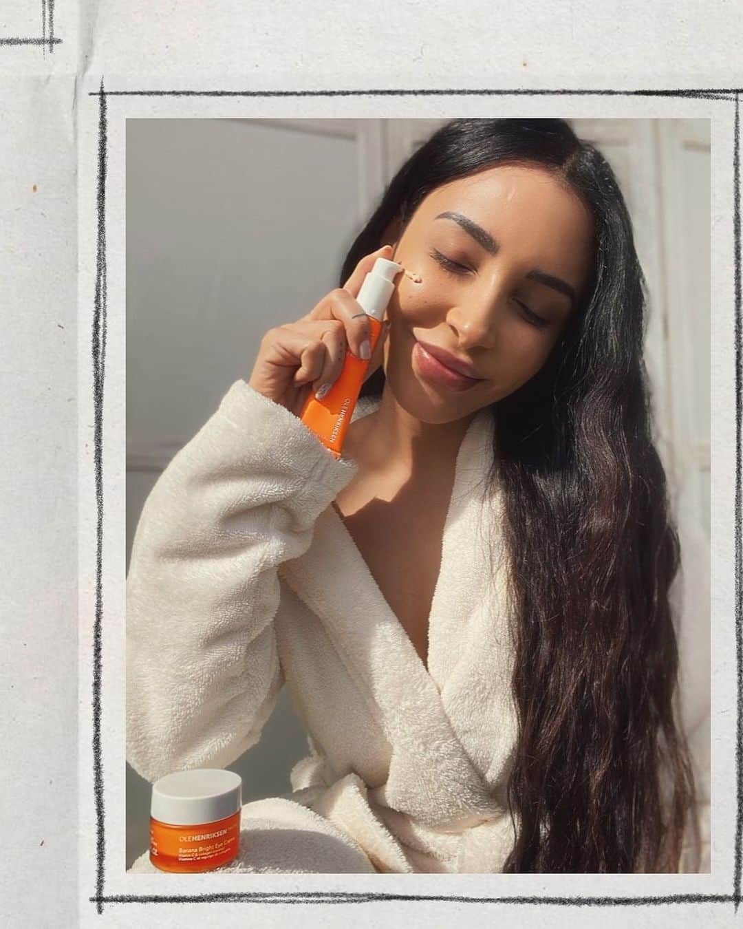 sananasのインスタグラム：「Self confidence 🧡Plus le temps passe et plus je suis à l’aise avec ma peau nue. Je la sens, je l’écoute et j’en prends soin matin et soir même quand j’ai terriblement la flemme 😅. Bon clairement je suis un extrême dans ma routine 🙈Etant adapte du layering (tradition Japonaise qui consiste à appliquer plusieurs produits dans un ordre bien précis) j’y passe beaucoup de temps mais je peux vous assurer que ce sont SURTOUT les produits que j’utilise qui sont importants et qui font effet.  Vous connaissez mon amour pour la gamme Truth🍊de @olehenriksen ! Depuis que je l’ai découverte il y a quelques années je ne m’en passe plus car elle illumine le teint mais elle a aussi un effet anti âge ! 😉Mes coups de cœur : Le primer Banana bright face qui va soigner votre peau mais qui va aussi faire office de base de maquillage parfaite et la crème contour des yeux Banana bright qui va hydrater et lisser le contour de l’œil mais qui va aussi améliorer l’application de l’anti cernes 😉Les deux ont la « même » technologie que les poudres BANANA que l’on utilise pour nos make up🍌afin d’illuminer ! BREF : 2 pépites ! 🔥 Pour ceux qui ont loupé l’info, la marque est enfin dispo chez @sephorafrance ! Vous avez craqué ? Si oui dites moi sur quel(s) produit(s) 😜  #OleGlow #SephoraLovesOleHenriksen #OleHenriksen #Skincare」