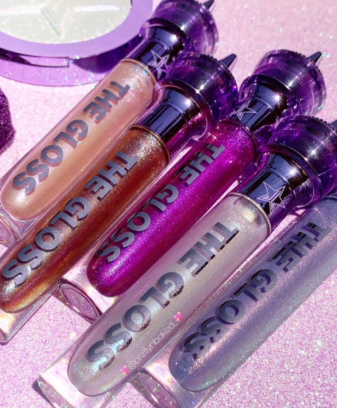 Jeffree Star Cosmeticsさんのインスタグラム写真 - (Jeffree Star CosmeticsInstagram)「Good Morning everyone 🌟@prettynbaked_ laying out our glosses from the #BLOODLUST collection 💜🩸 What is your favorite shade? 🔮 #jeffreestarcosmetics」7月1日 0時11分 - jeffreestarcosmetics