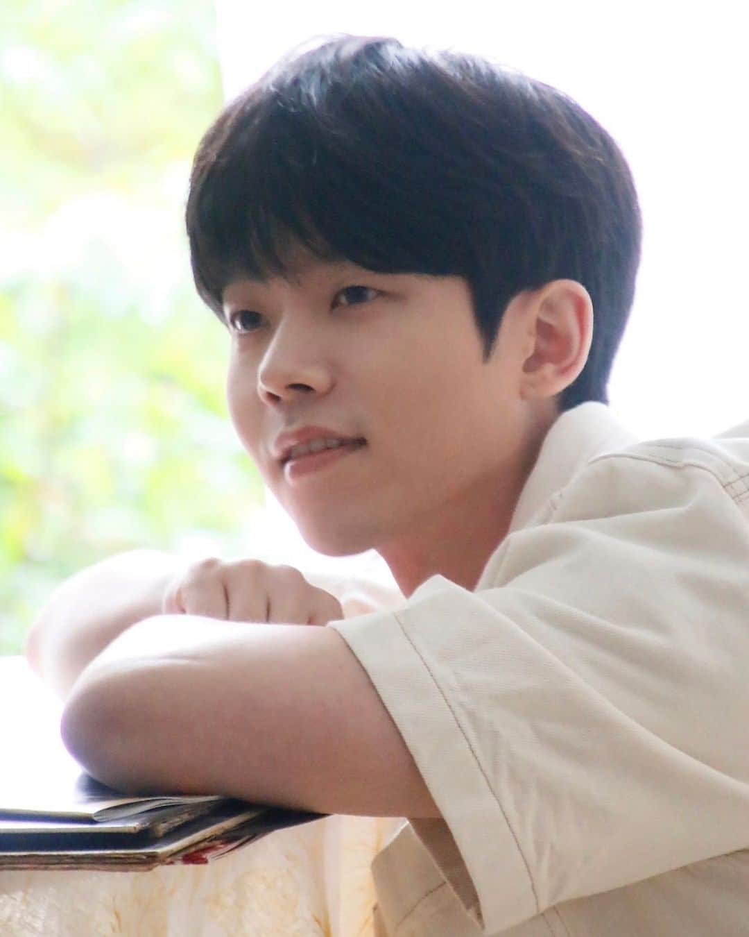 のインスタグラム：「안녕하세요. 오랜만에 글을 올리네요. 우선 어려운 시기에 귀한 발걸음 해주신 관객분들께 진심으로 감사드립니다. 2년만에 서는 무대여서 긴장도 되고 설레임도 있었는데, 무대가 끝나고 보내주신 박수에 큰 감동을 받아 감사의 인사를 드리고 싶었습니다. 정말 오랜만에 무대라는 공간에 서있으니 너무 행복하더라구요. 남은 시간도 소중한 시간이 될 수 있도록 항상 좋은 무대로 보답하겠습니다. 다시한번 진심으로 감사드리고, 좋은 밤 되세요^^ 잘자요」