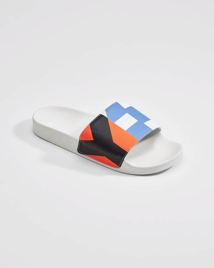 ワイスリーのインスタグラム：「Y-3 ADILETTE Sliders and Swim Tee. Y-3 Spring/Summer 2020. --- #adidas #Y3 #YohjiYamamoto Discover the collection at adidas.com/y-3」