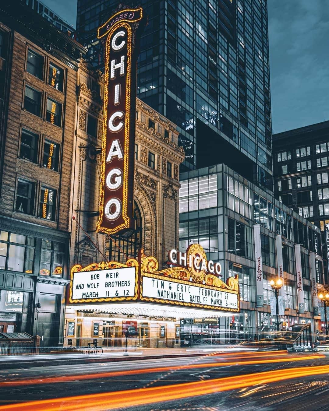 Visit The USAさんのインスタグラム写真 - (Visit The USAInstagram)「The iconic Chicago Theatre! Did you know that the Chicago Theatre was the first lavish movie palace in the USA? Since the opening in 1921, it has been an iconic Chicago landmark. Tag a friend who would love to visit Chicago in the future! 📷: @alvaro11photo #VisittheUSA」7月1日 1時00分 - visittheusa