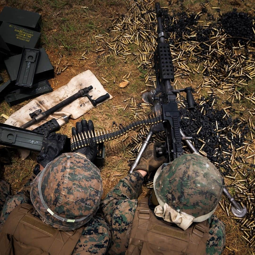 アメリカ海兵隊さんのインスタグラム写真 - (アメリカ海兵隊Instagram)「Never Enough Brass  Marines with III Marine Expeditionary Force Information Group and Bravo Battery, 1st Battalion, 10th Marines, conduct firing drills with the M240B medium machine gun at @okinawa_marines, ensuring proficiency with the weapon system and combat readiness. (U.S. Marine Corps photo by Lance Cpl. Andrew R. Bray)  #USMC #Marines #Military #MachineGun」7月1日 1時00分 - marines