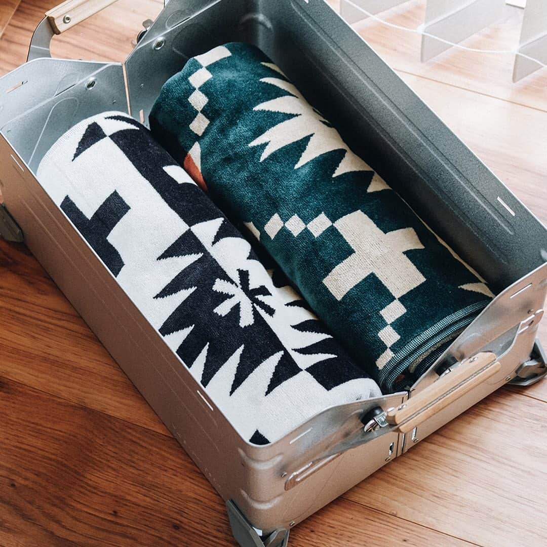 HYPEBEASTさんのインスタグラム写真 - (HYPEBEASTInstagram)「@hypebeaststyle: @snowpeakusa and @pendletonwm have teamed up to release a second limited-edition towel blanket. Combining the Pendleton’s designs with Snow Peak’s focus on outdoors style and function, this latest mid-sized release is woven from 100% cotton and comes in two softly-muted colorways, one that features Pendleton’s highly-recognizable ‘Spider Rock’ pattern while the other incorporates the Snow Peak asterisk logo.⁠⠀ The blankets will be available on July 8 via Snow Peak.⁠⠀ Photo: Snow Peak」7月1日 0時56分 - hypebeast