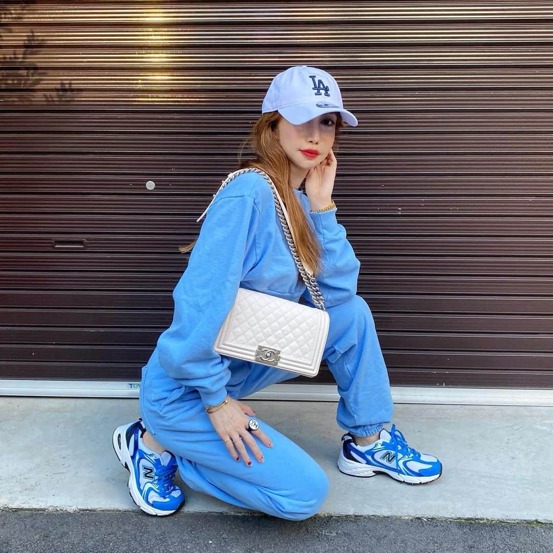 fashion dog loverさんのインスタグラム写真 - (fashion dog loverInstagram)「🦋Recently I like colorful sweatshirts🦋  #fashion #fashiongram #fashionista #fashionstyle #fashionblogger #ootd #ootdfashion #outfit #outfitoftheday #outfits #newera #newbalance #chanel#livincool #ファッション#ファッションコーデ #ニューエラ #シャネル#ニューバランス」7月1日 1時17分 - chihuahuanyan