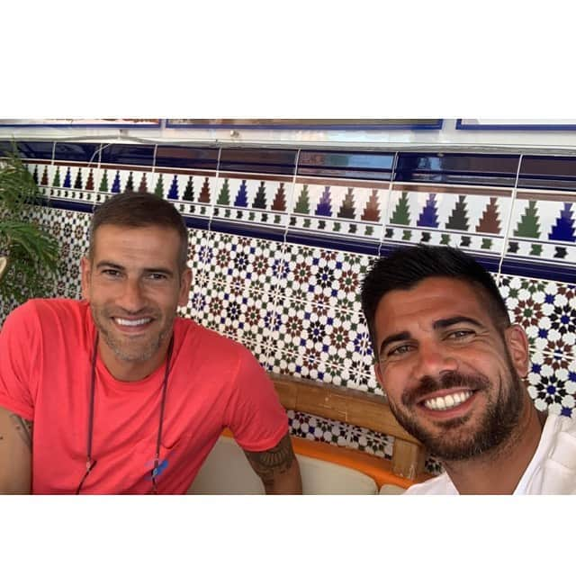 アルベルト・ロポさんのインスタグラム写真 - (アルベルト・ロポInstagram)「Amigos grandes como @aythamiartilescl que te deja el fútbol no nos vemos todos los días pero enseguida nos ponemos al día,gracias por todo amigo. Espero que pronto nos podamos a volver a juntar. Sigue igual de bien tio guapo 😘😘 @rcdeportivo」7月1日 1時27分 - albertolopo