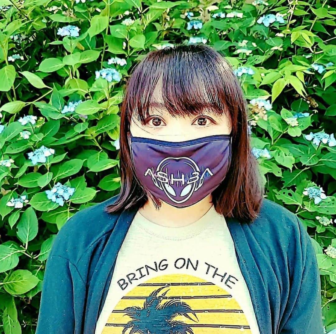 DJアシュバさんのインスタグラム写真 - (DJアシュバInstagram)「Swipe left to see some members of #theabducted showing off their swag! Tons of cool new swag @ashbaclothing #facemask #tshirt #beanies #hoodies #accessories www.ashbaclothing.com 👽🔥💜」7月1日 1時29分 - ashba