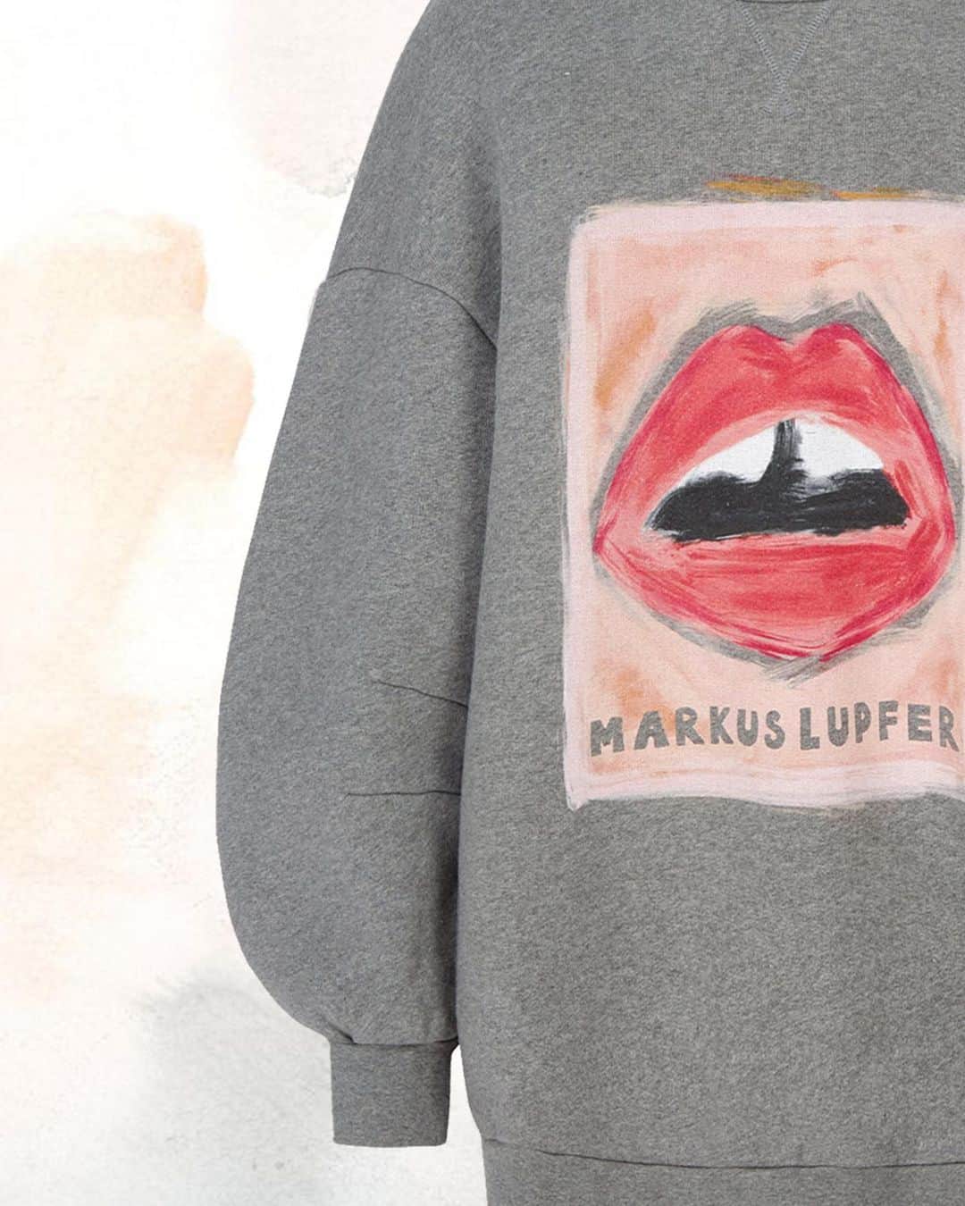 マーカスルプファーさんのインスタグラム写真 - (マーカスルプファーInstagram)「New style, new lip 💋 Meet the Jade Sweatshirt  #MarkusLupferPAW20 #MarkusLupfer」7月1日 1時44分 - markuslupfer