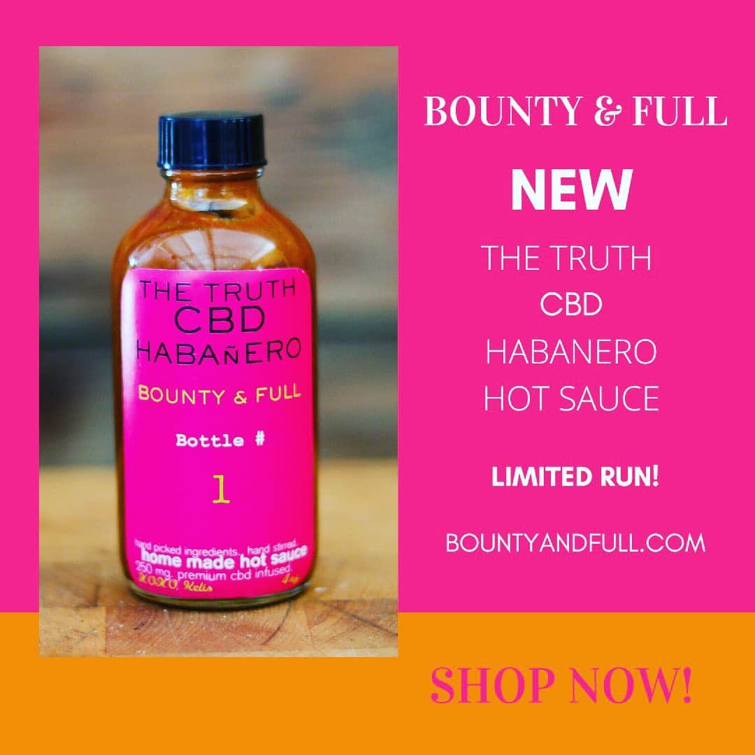 ケリスのインスタグラム：「LINK IN BIO ✨ Finally ! As promised here is our cbd infused truth habanero hot sauce ! We have had a rough year and self care is so important. Food is comfort for me , it’s taking care of myself with every ingredient I carefully and mindfully use . I thought some truth and some peace of mind were in order . Try some ! Love you guys ❤️! @bountyandfull it’s a lifestyle」