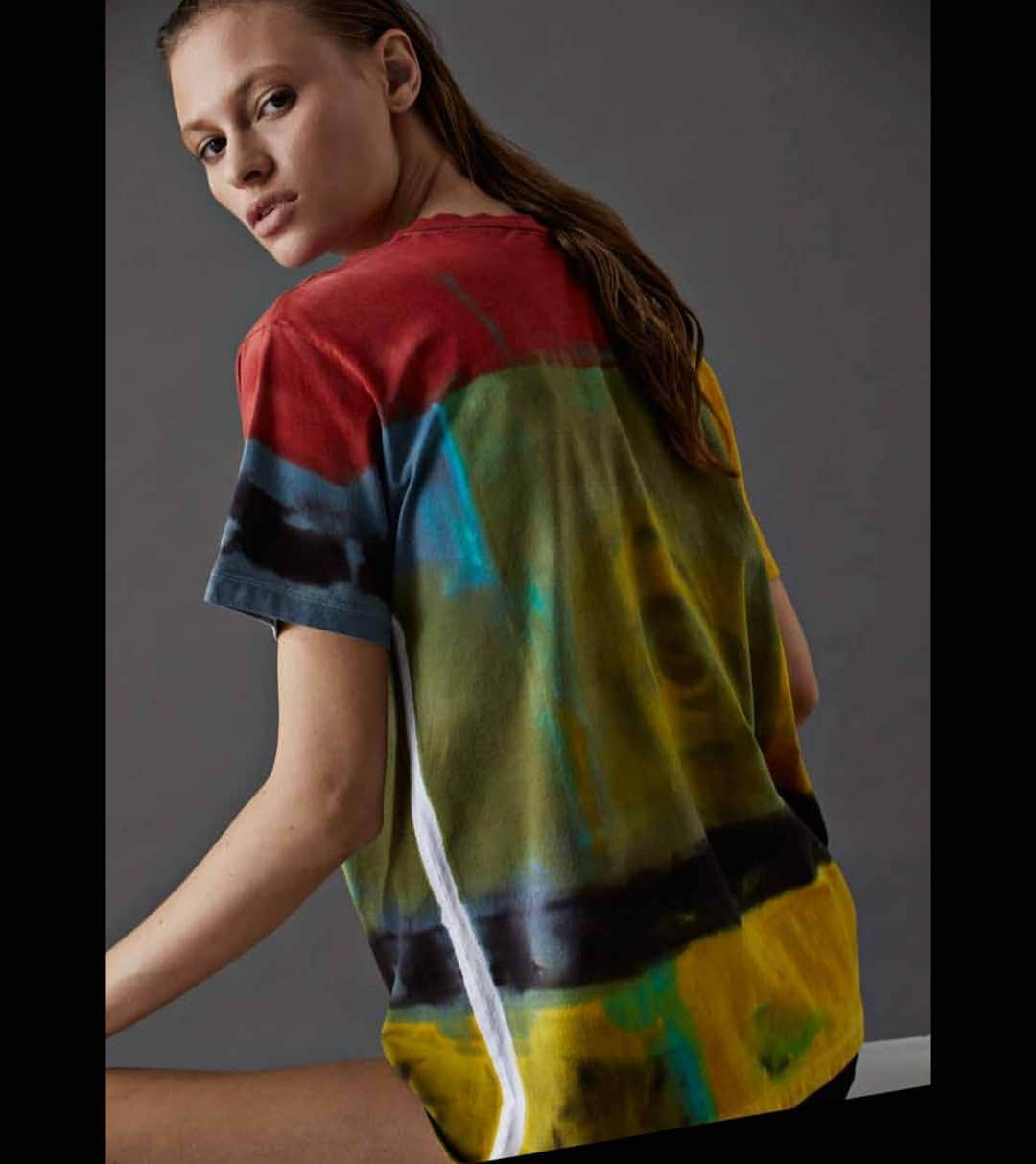 のインスタグラム：「WOW is a limited edition collection of handpainted knitted pieces #handpainted #art #naturaldyes #theartofknitting」