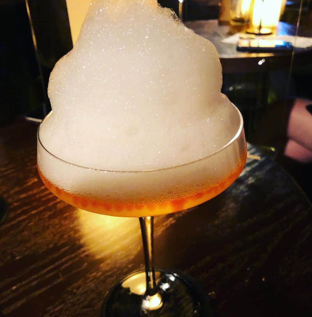 Liaさんのインスタグラム写真 - (LiaInstagram)「久々にバーへ💕🍸My favorite place🥂 #quinary #cocktail #カクテル #香港 #お気に入り」7月1日 1時56分 - lia_vocalist